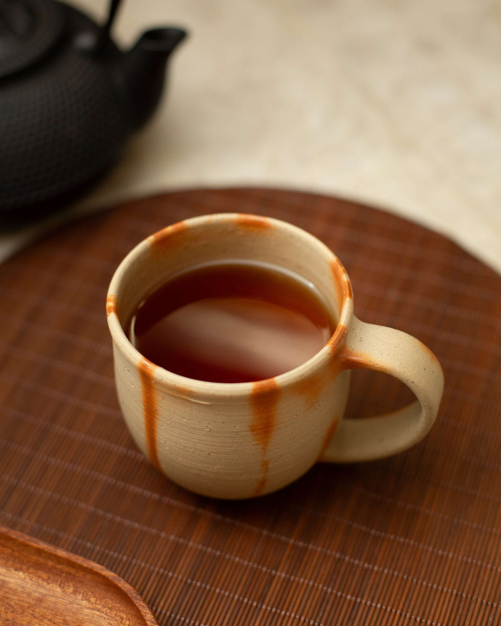 Hidasuki patterned Bizen ware mug by Haremono