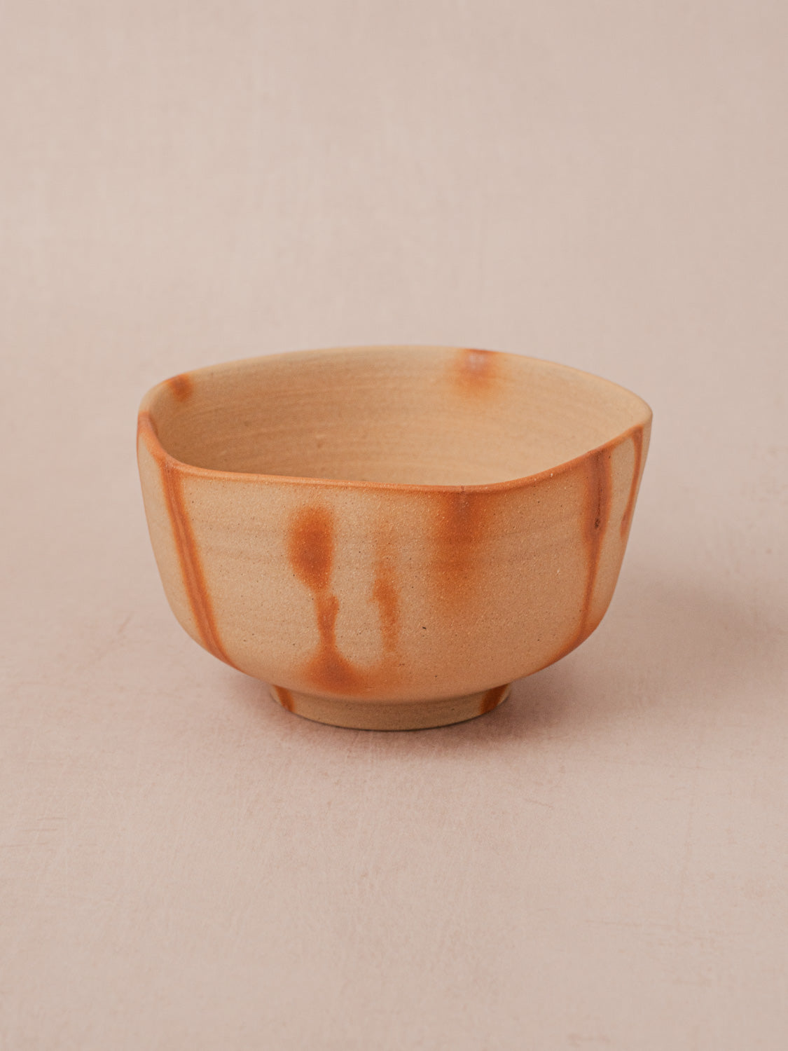 Handmade Bizen ware matcha bowl with natural Hidasuki patterns
