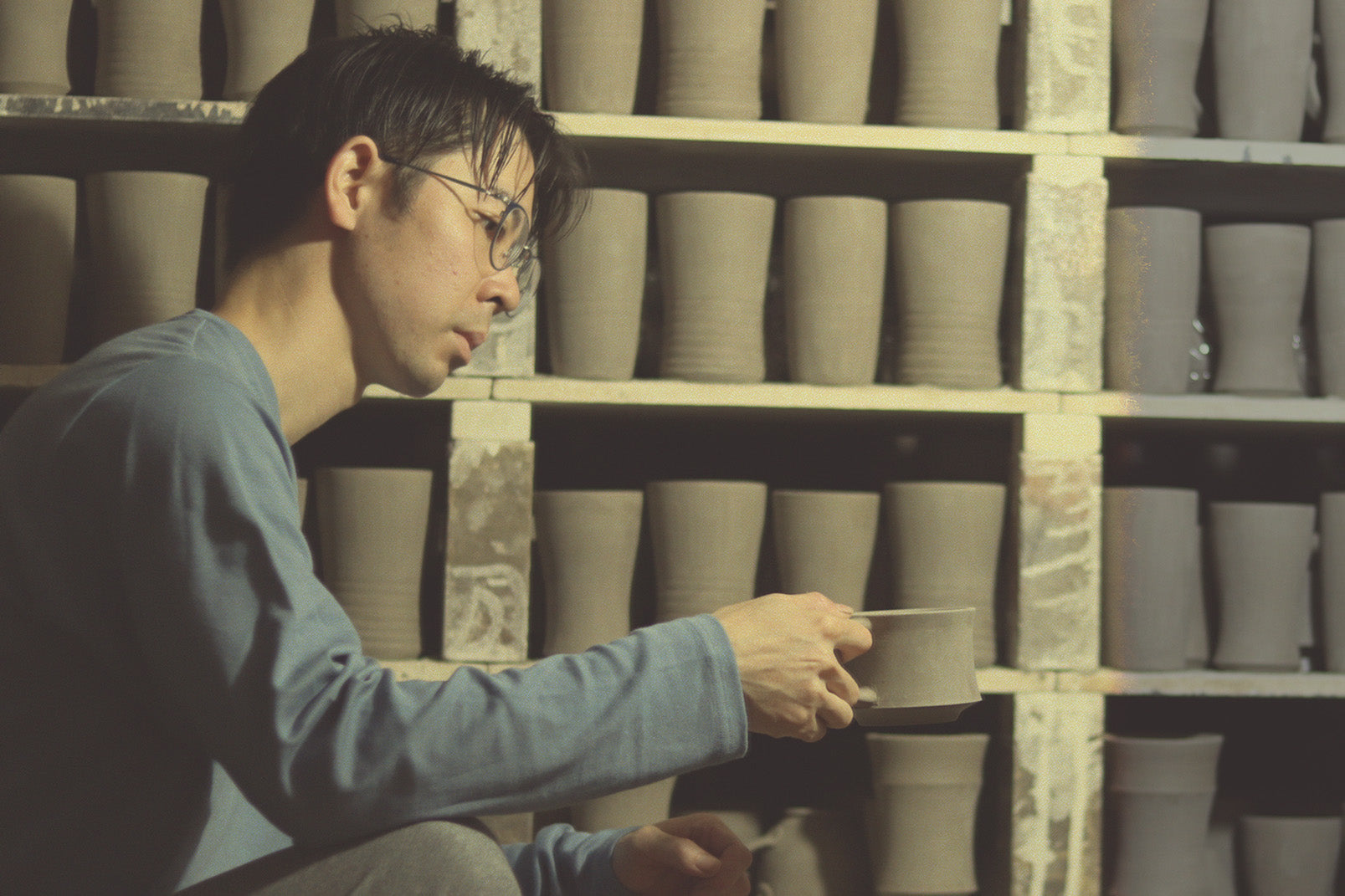 Bizen ware artisan Yutaka Nakai crafting handmade ceramics in Japan